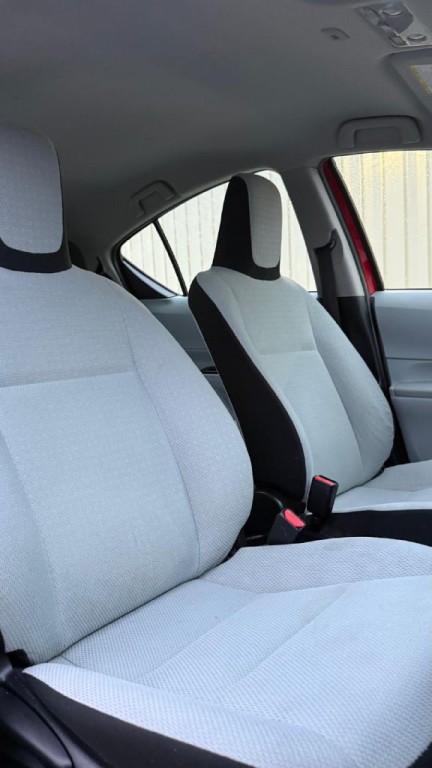 2013 Toyota Prius Image 17