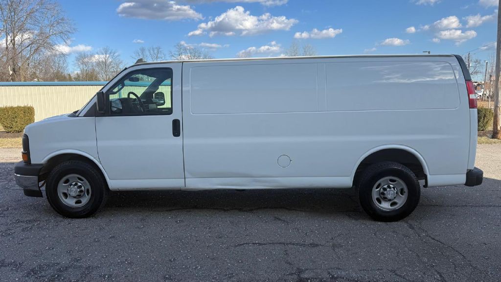 2017 Chevrolet Express Image 2