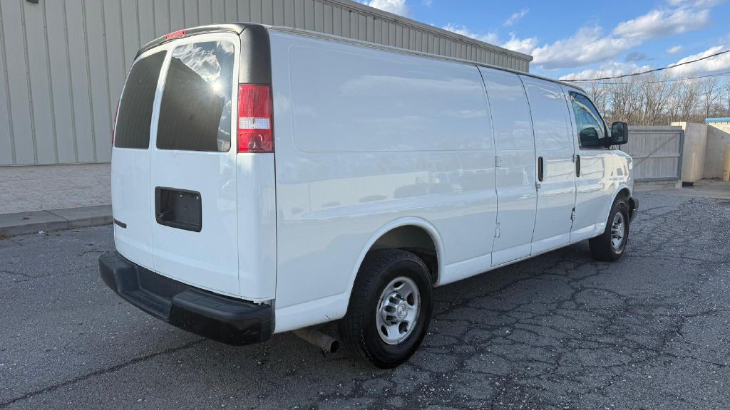 2017 Chevrolet Express Image 5