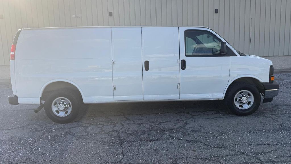 2017 Chevrolet Express Image 6