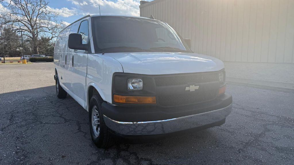 2017 Chevrolet Express Image 7