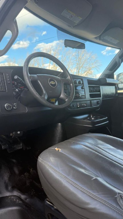 2017 Chevrolet Express Image 9
