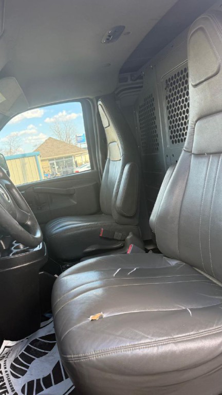 2017 Chevrolet Express Image 10