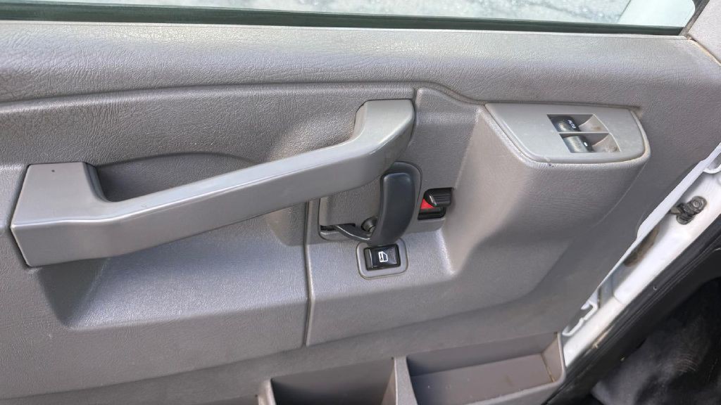 2017 Chevrolet Express Image 11