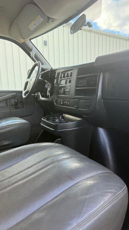 2017 Chevrolet Express Image 12