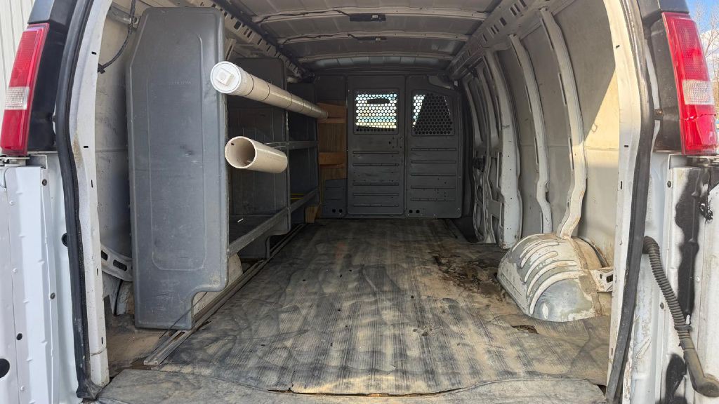 2017 Chevrolet Express Image 16