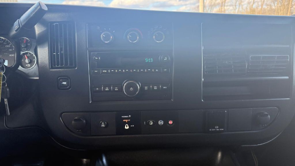 2017 Chevrolet Express Image 18