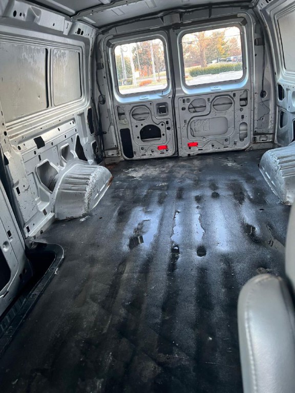 2012 Ford Econoline Image 16