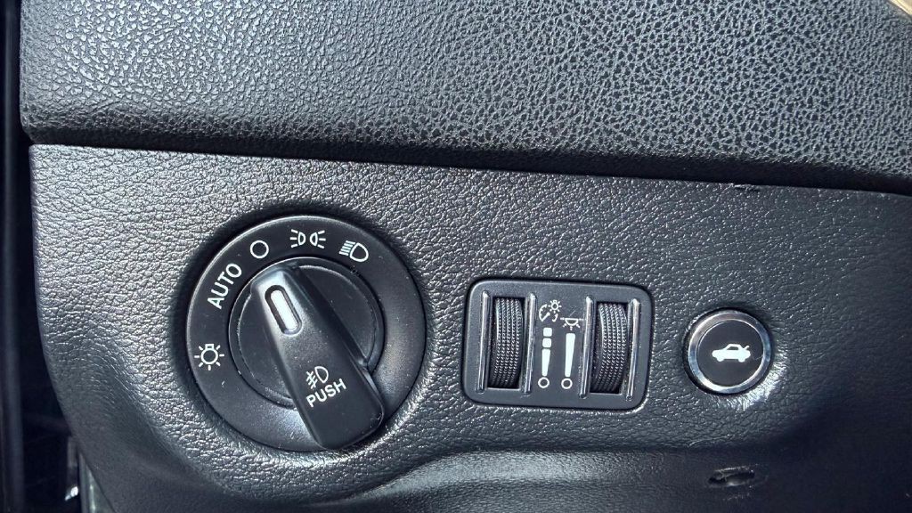 2018 Dodge Charger Image 21