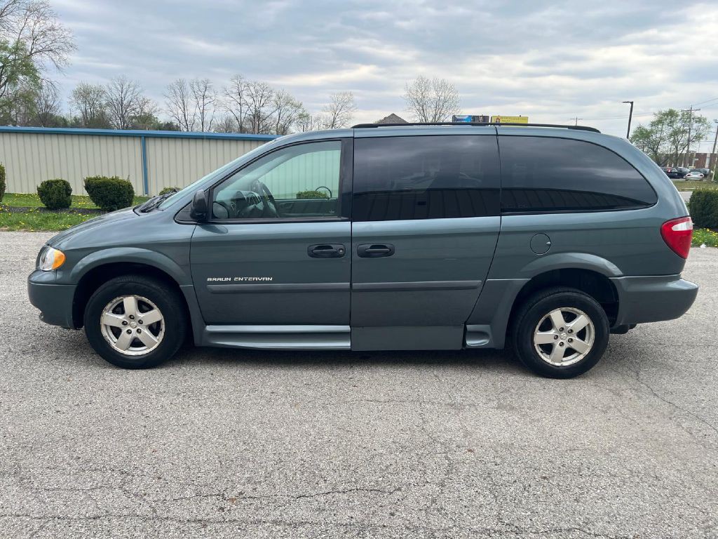 2007 Dodge Grand Caravan Image 2