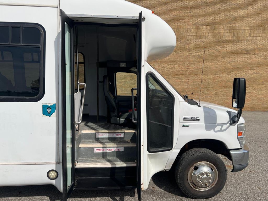 2013 Ford Econoline Image 2