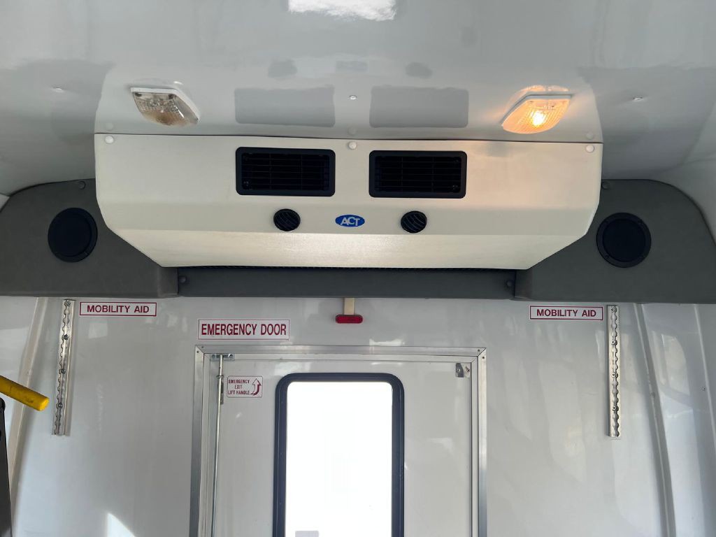 2013 Ford Econoline Image 15