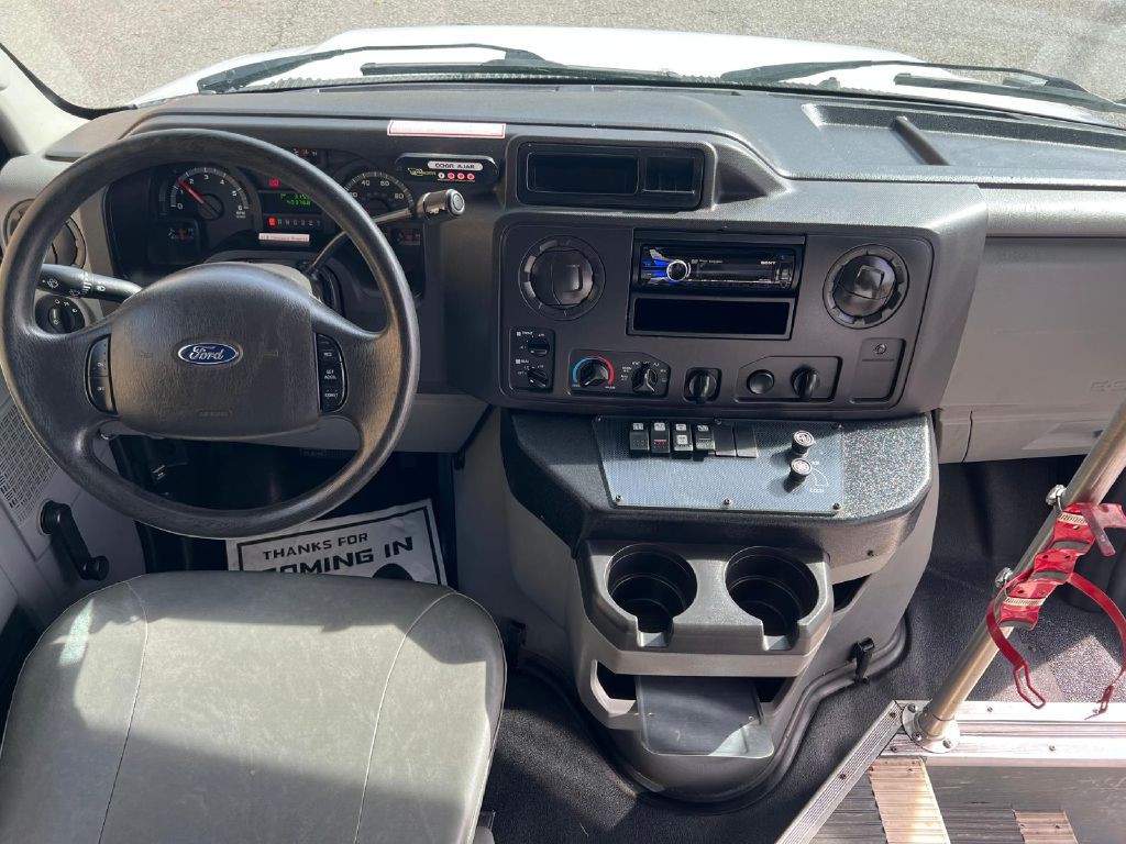 2013 Ford Econoline Image 18