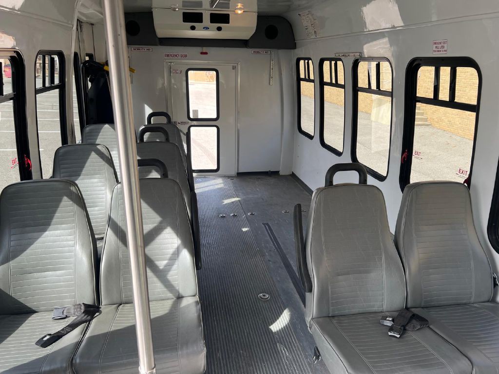 2013 Ford Econoline Image 21
