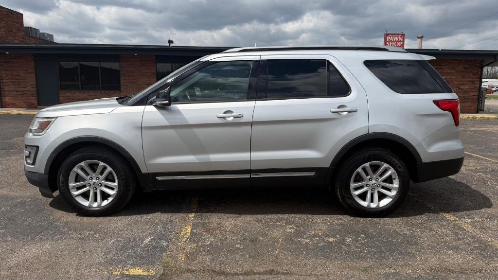 2017 Ford Explorer Image 2