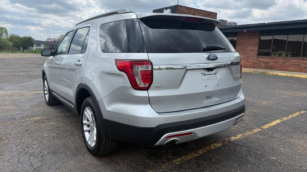 2017 Ford Explorer Image 3