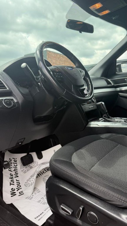 2017 Ford Explorer Image 9