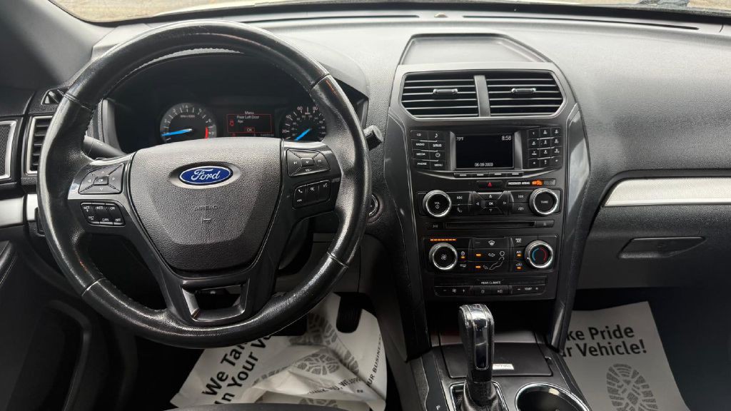 2017 Ford Explorer Image 12