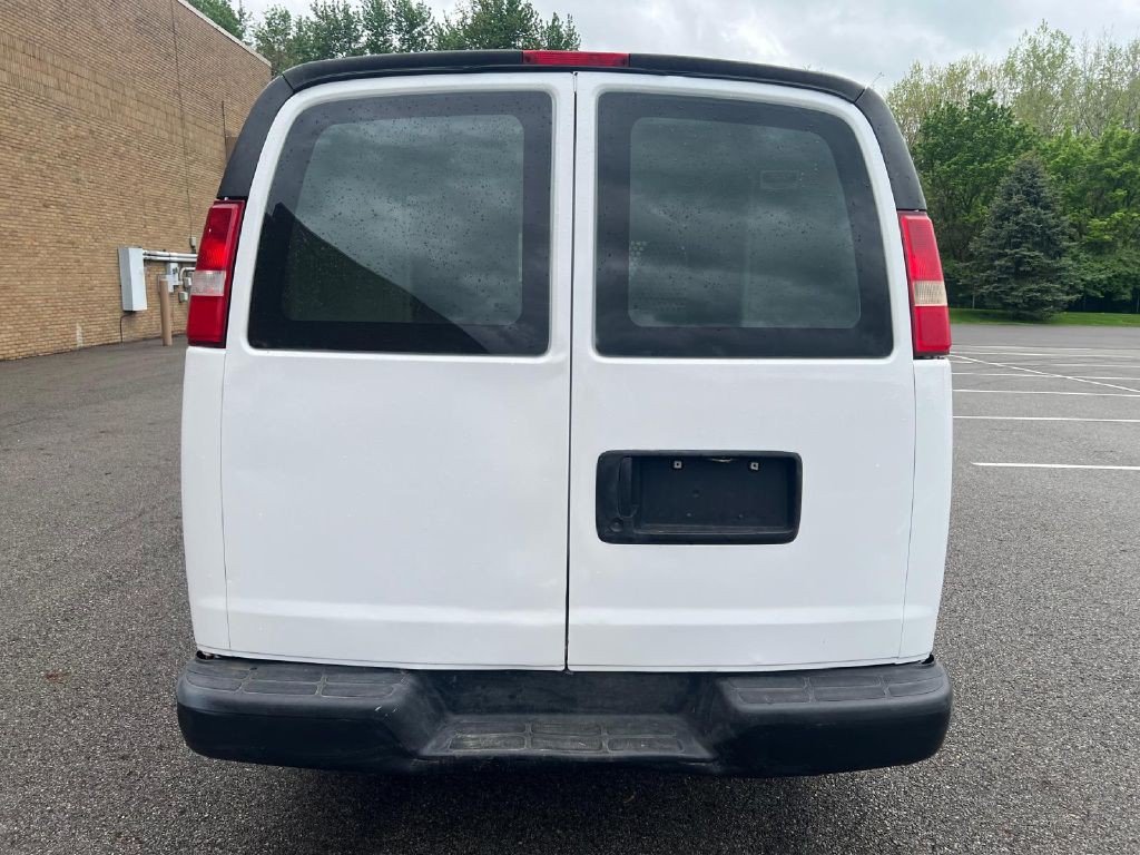 2008 GMC Savana Image 11