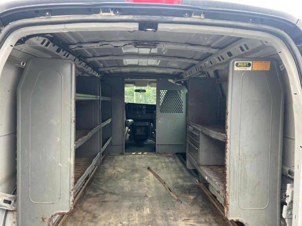 2008 GMC Savana Image 13