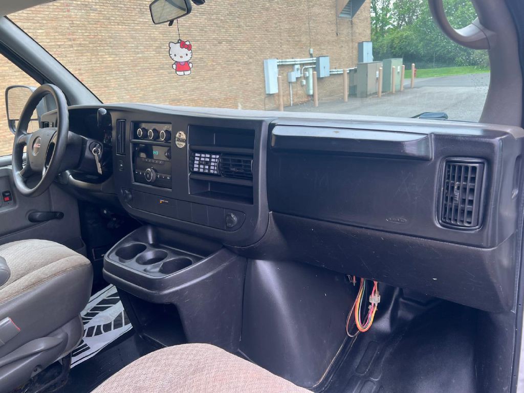 2008 GMC Savana Image 17