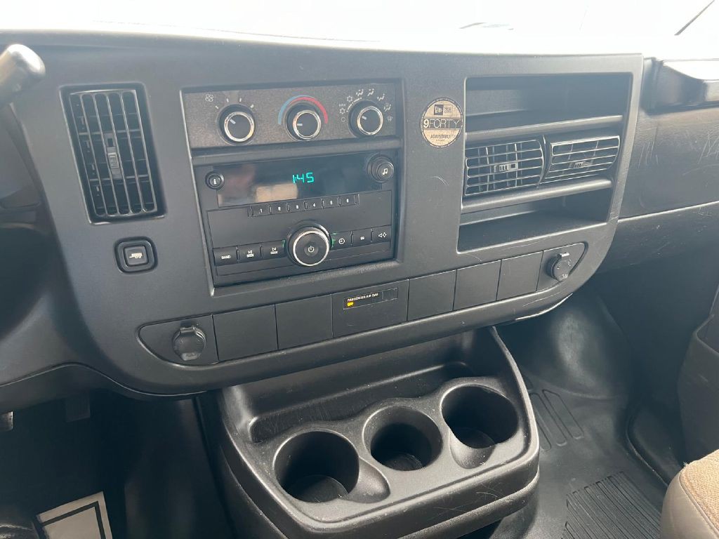 2008 GMC Savana Image 21