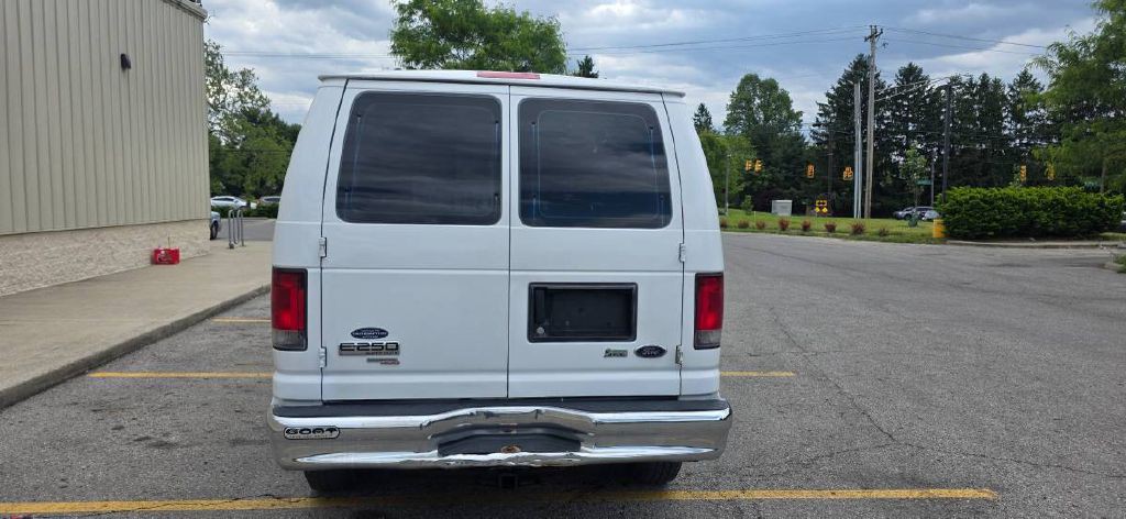 2014 Ford Econoline Image 2