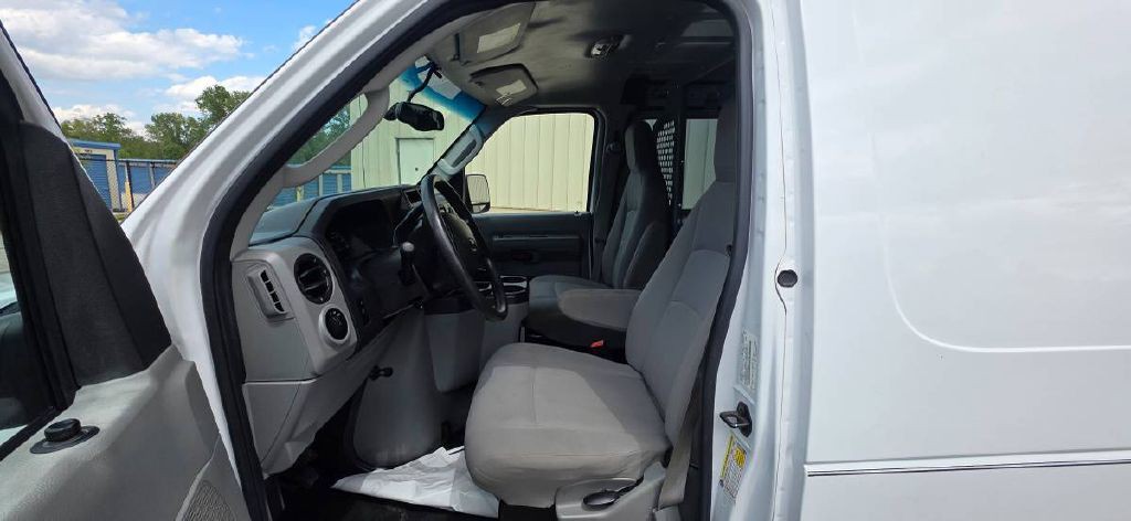 2014 Ford Econoline Image 12