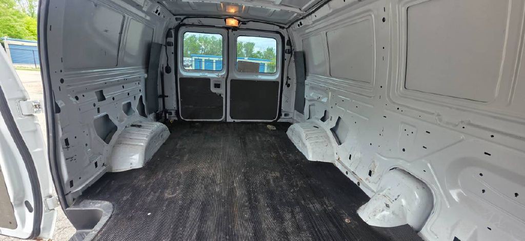 2014 Ford Econoline Image 13