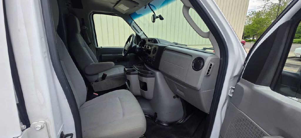 2014 Ford Econoline Image 15