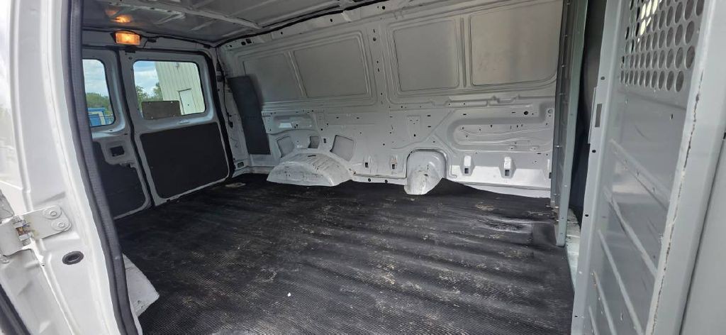 2014 Ford Econoline Image 16