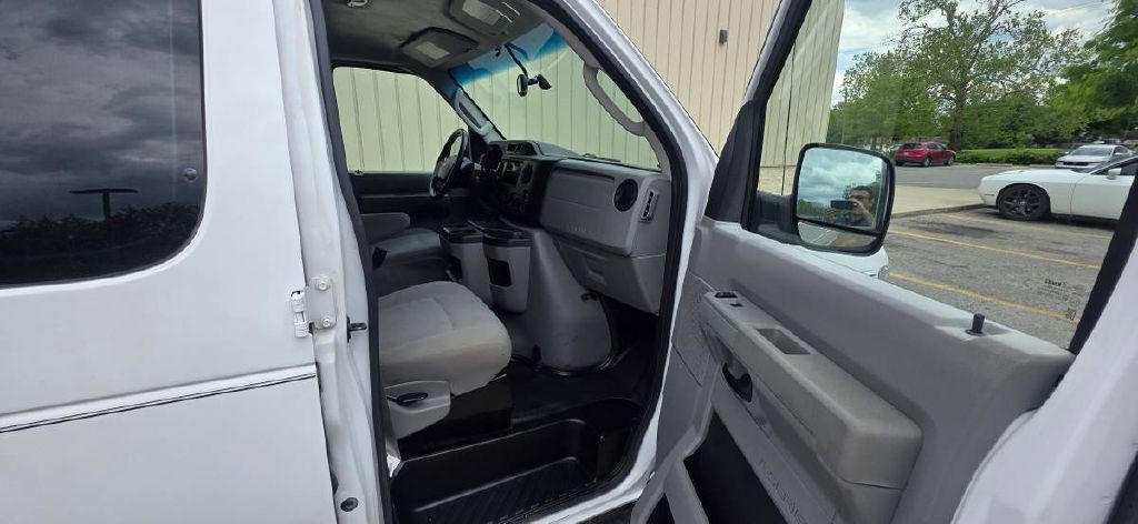 2014 Ford Econoline Image 17