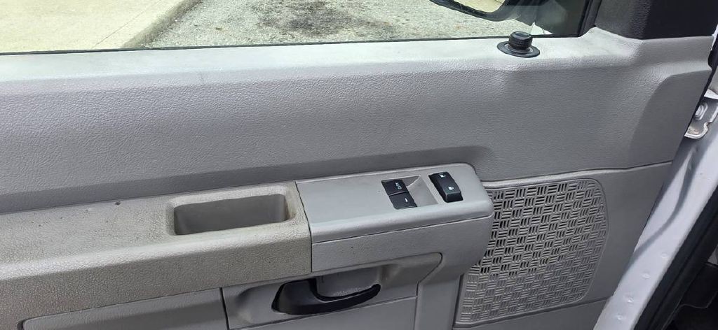 2014 Ford Econoline Image 18