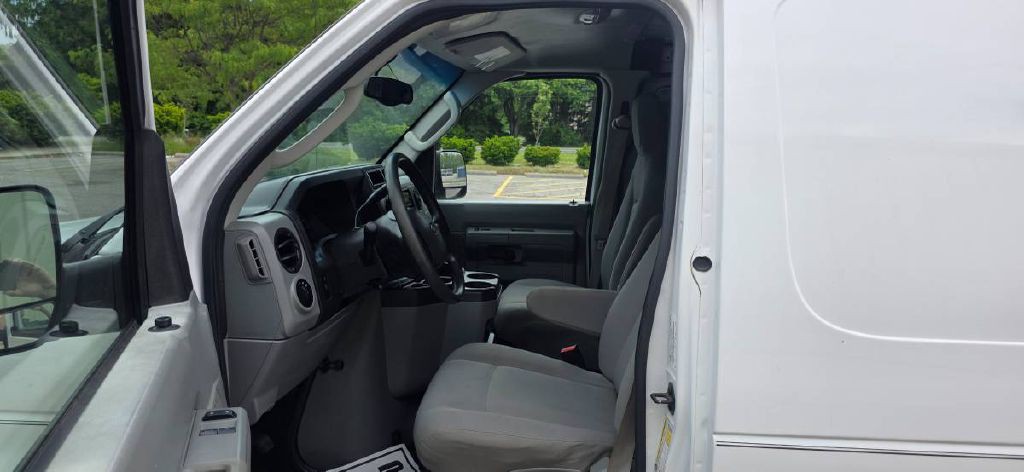 2014 Ford Econoline Image 19