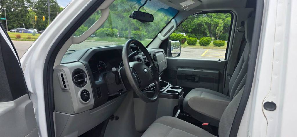 2014 Ford Econoline Image 21