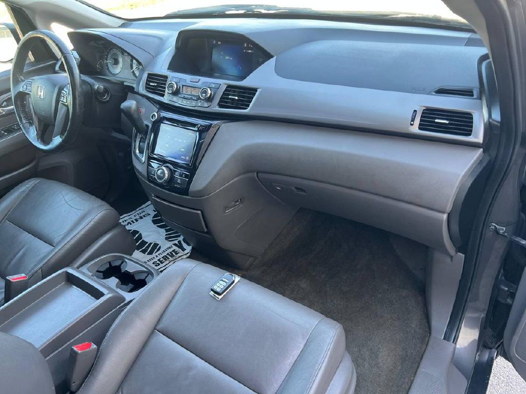 2015 Honda Odyssey Image 17