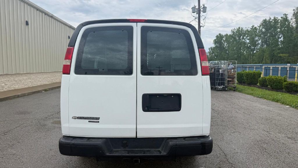2013 Chevrolet Express Image 3