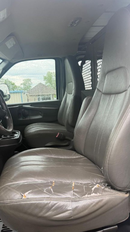 2013 Chevrolet Express Image 10