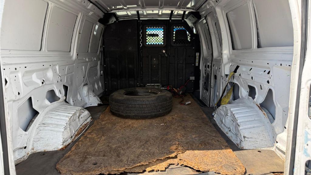 2012 Ford Econoline Image 11