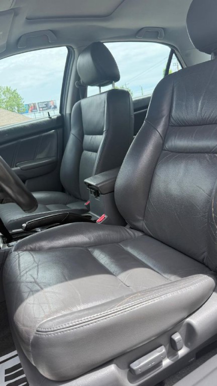 2005 Honda Accord Image 10