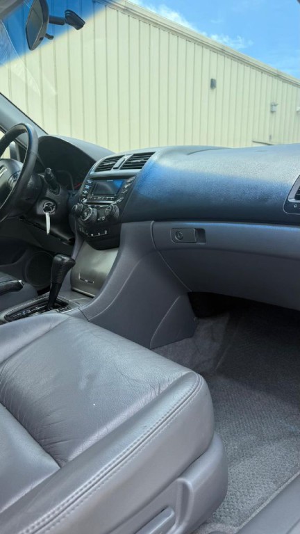 2005 Honda Accord Image 16