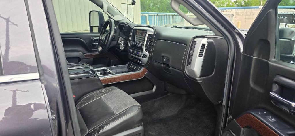 2015 GMC Sierra Image 16