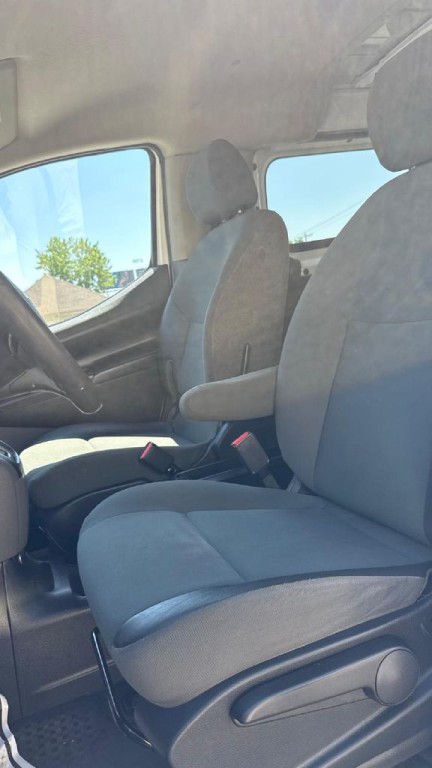 2015 Chevrolet Express Image 15