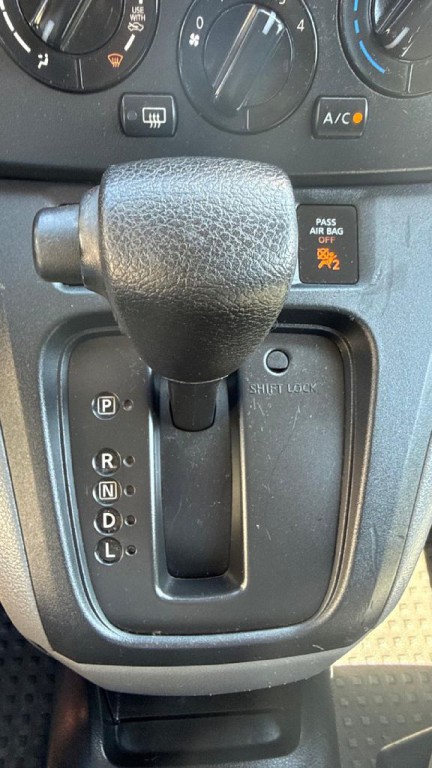 2015 Chevrolet Express Image 21
