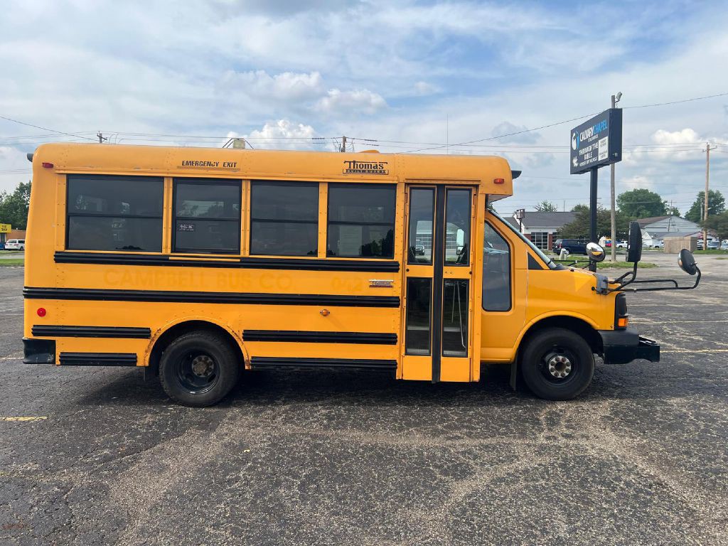 2010 Chevrolet Express Image 1