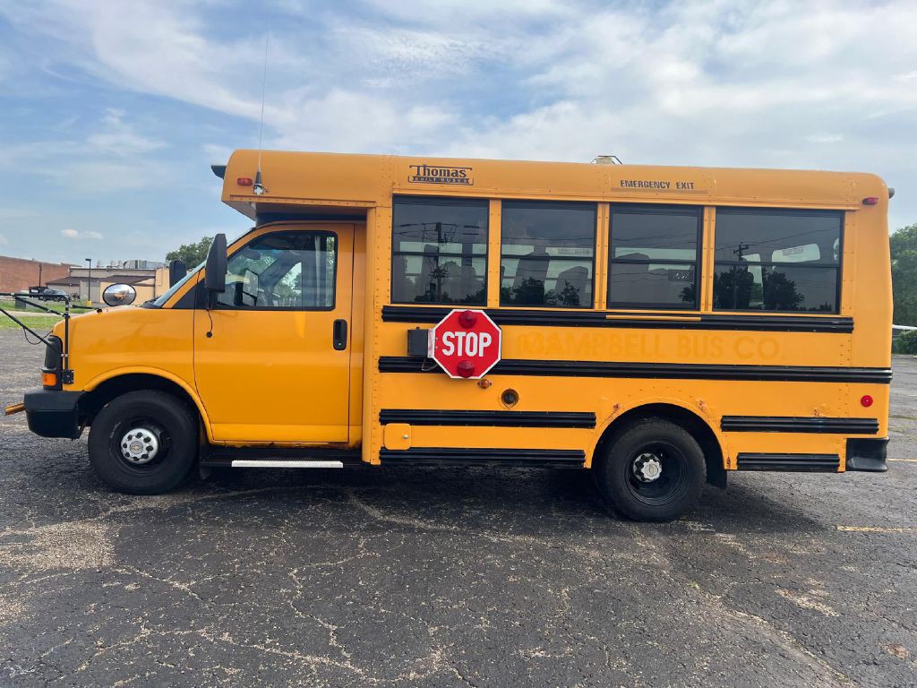 2010 Chevrolet Express Image 3
