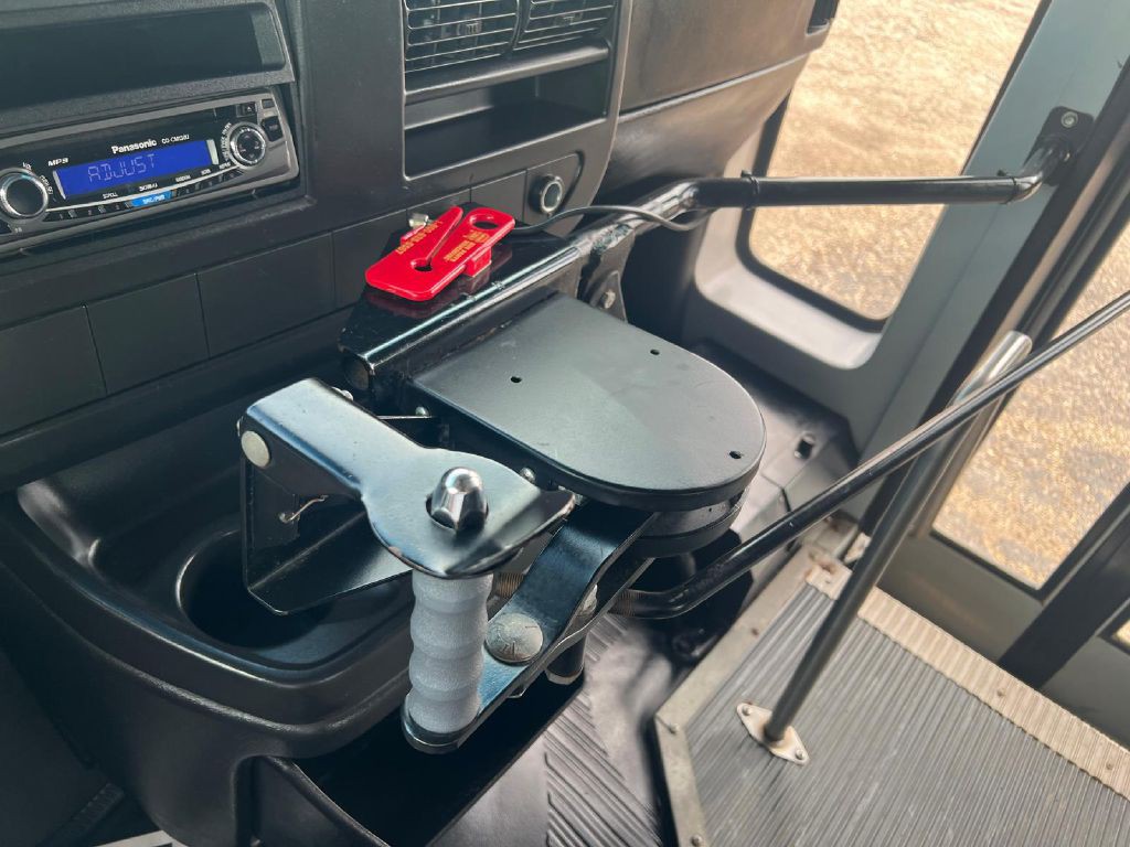 2010 Chevrolet Express Image 5