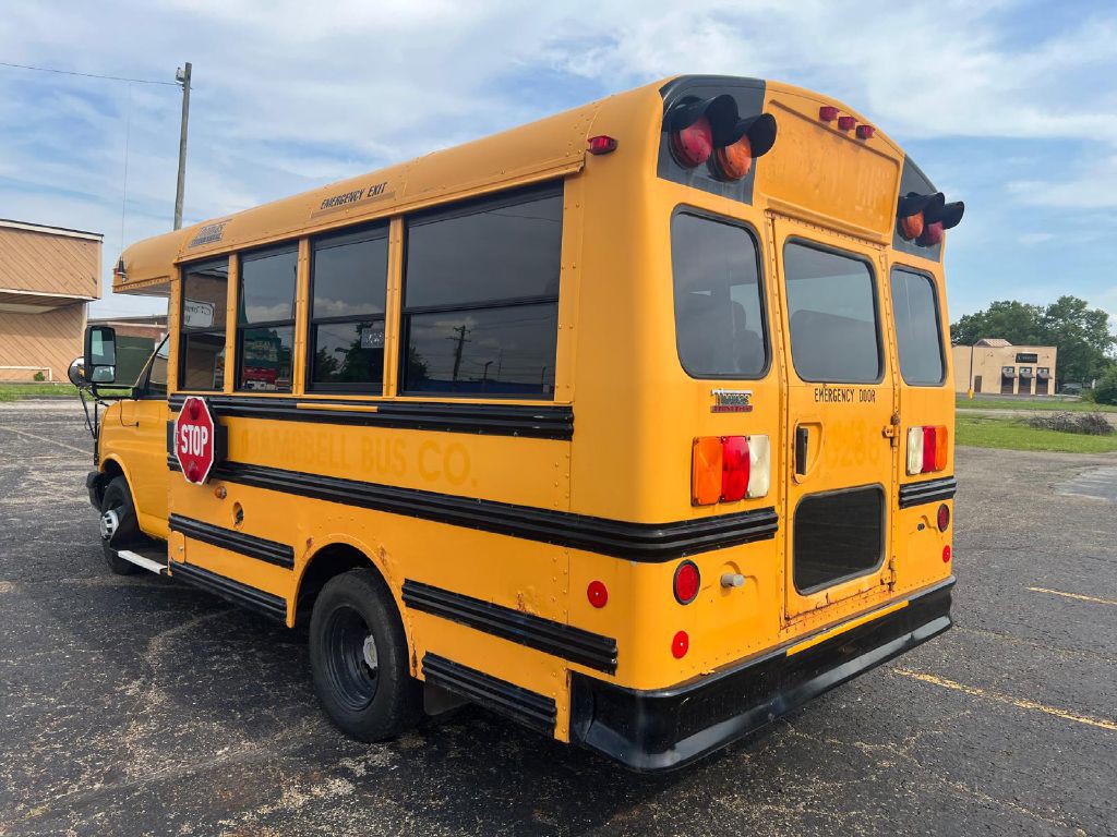 2010 Chevrolet Express Image 9