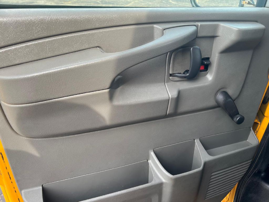 2010 Chevrolet Express Image 10