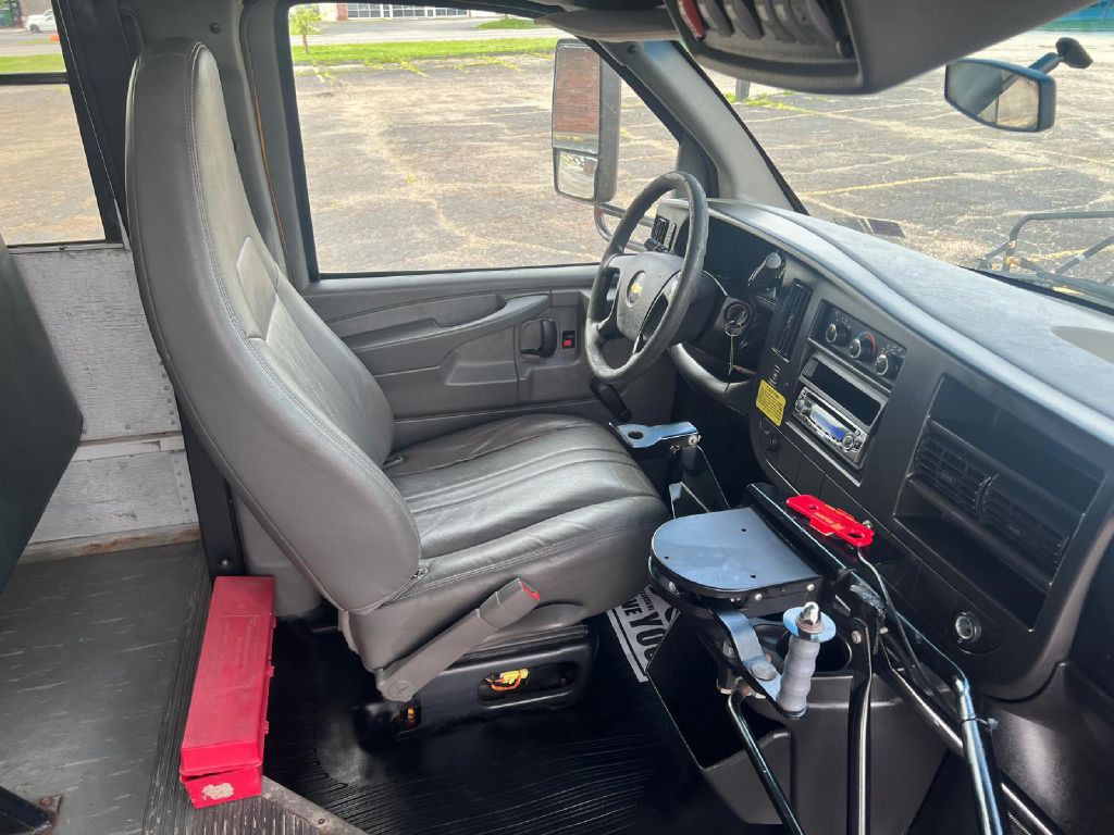 2010 Chevrolet Express Image 14